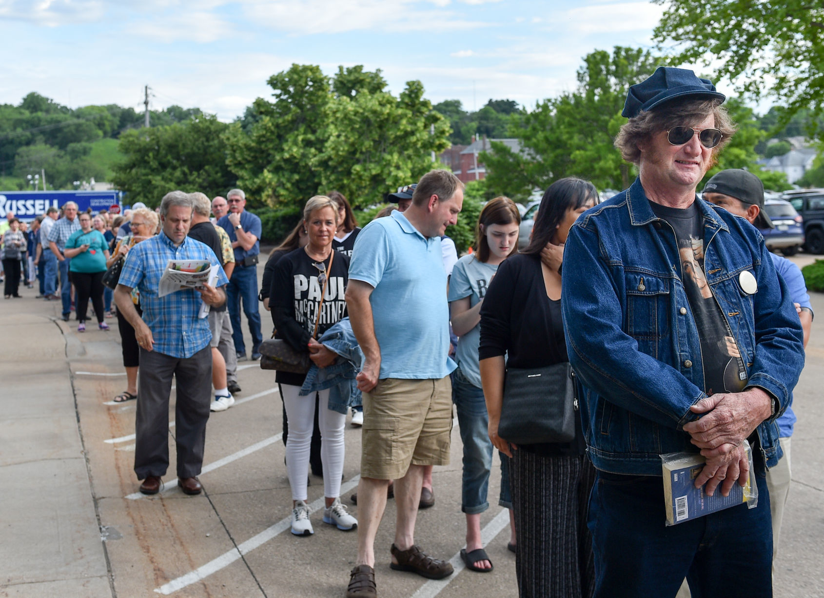 061219-McCartney-Fans-018a.JPG